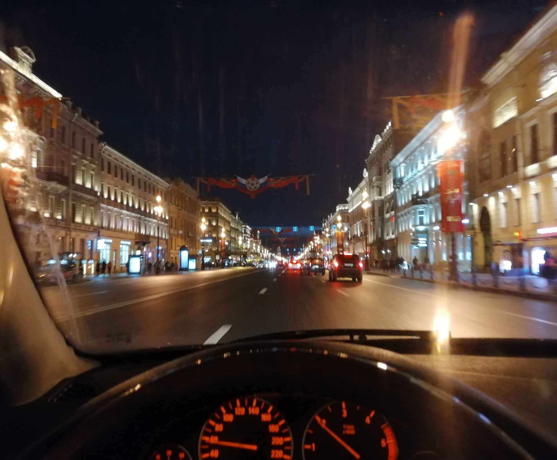 Москва ночь дорога. Вид из машины. Вид из окна автомобиля. Питер ночью на машине. Вид из машины на ночной город.