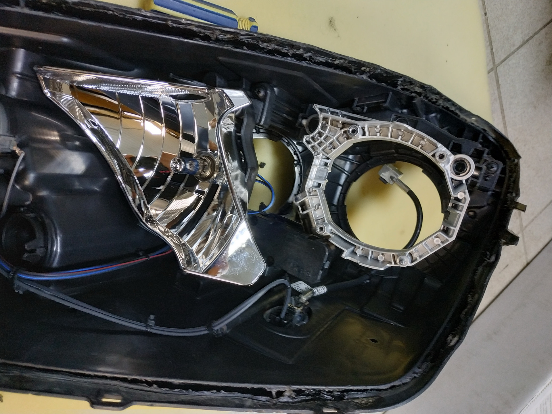 Линза санта фе 3. Линза санта фе 3. Санта фе замена линз. Линза санта фе 3. Hella 3r santa fe 3.