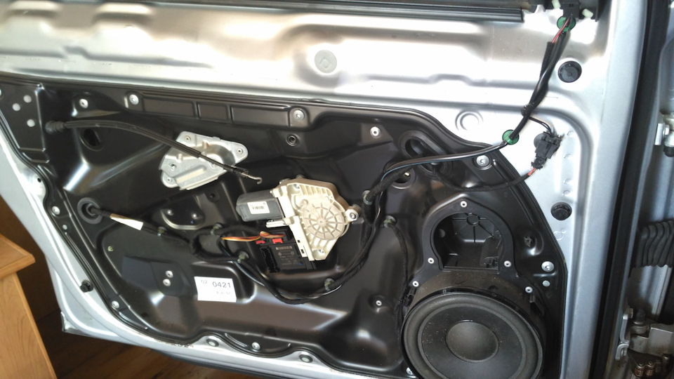 Тросик наружной ручки дверь водителя — Volkswagen Passat B6, 2 л, 2006 ...