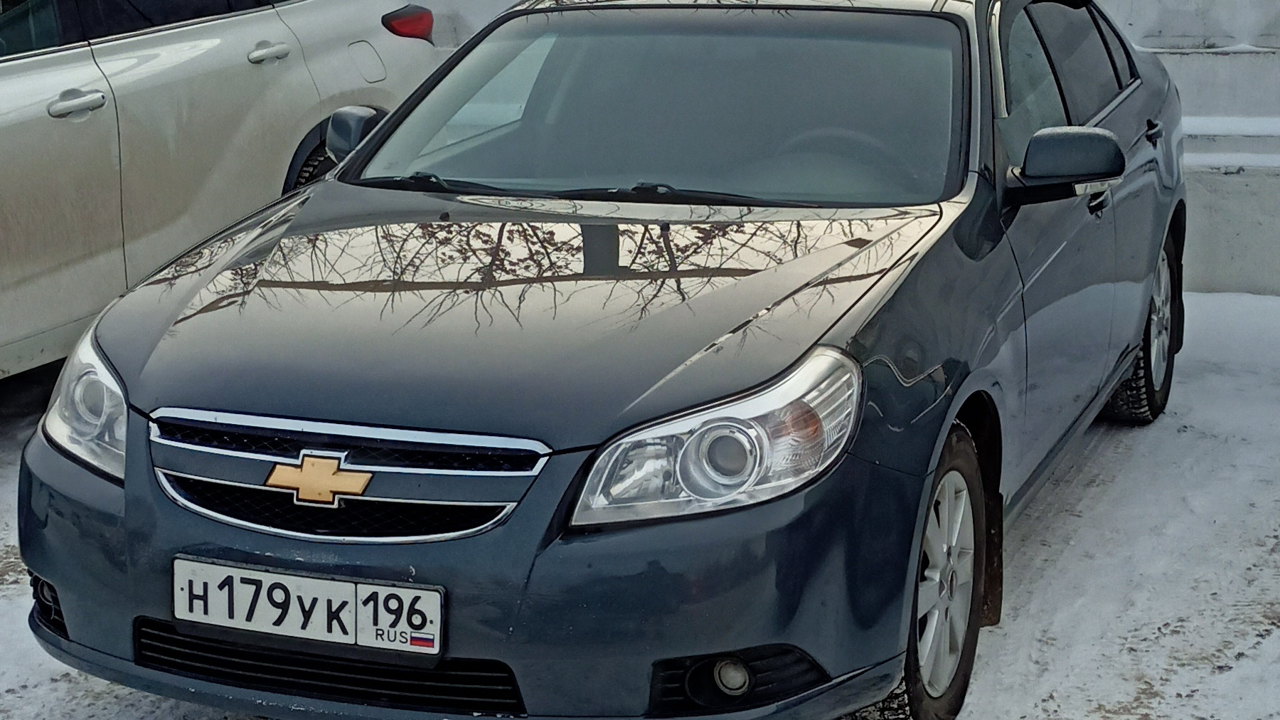 Синяя Chevrolet Epica