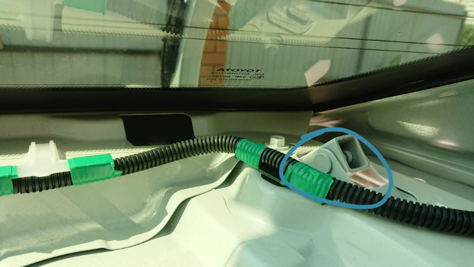 Camry скрипит крышка багажника? — Toyota Camry (XV50), 2,5 л, 2018 года ...