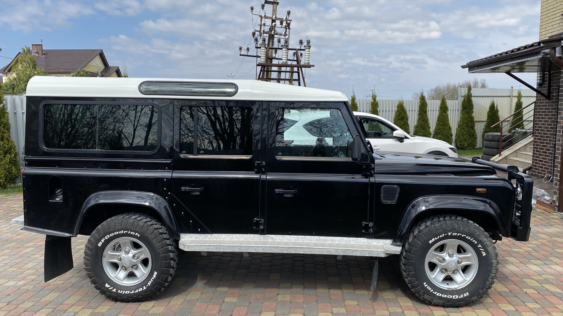 Land Rover Defender 2.5 дизельный 2006 | TD5 Черный на DRIVE2