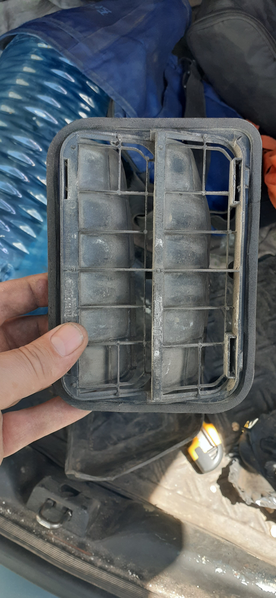 Система вентиляции салона renault logan 2. Вентиляция рено логан 1. Доп вытяжки логан. Вентиляция рено логан 1. Система вентиляции салона рено логан 1.