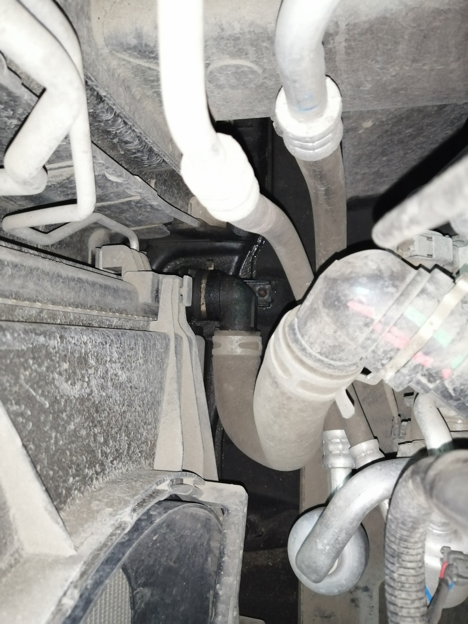 13.Протекает антифриз из патрубка — KIA Optima (4G), 2 л, 2019 года ...