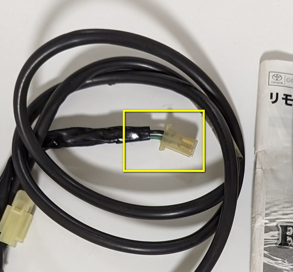 Фишку питания я сделал себе такую, можете взять питание откуда удобно, но это должен быть постоянный плюс с батареи. — Toyota Prius (50)