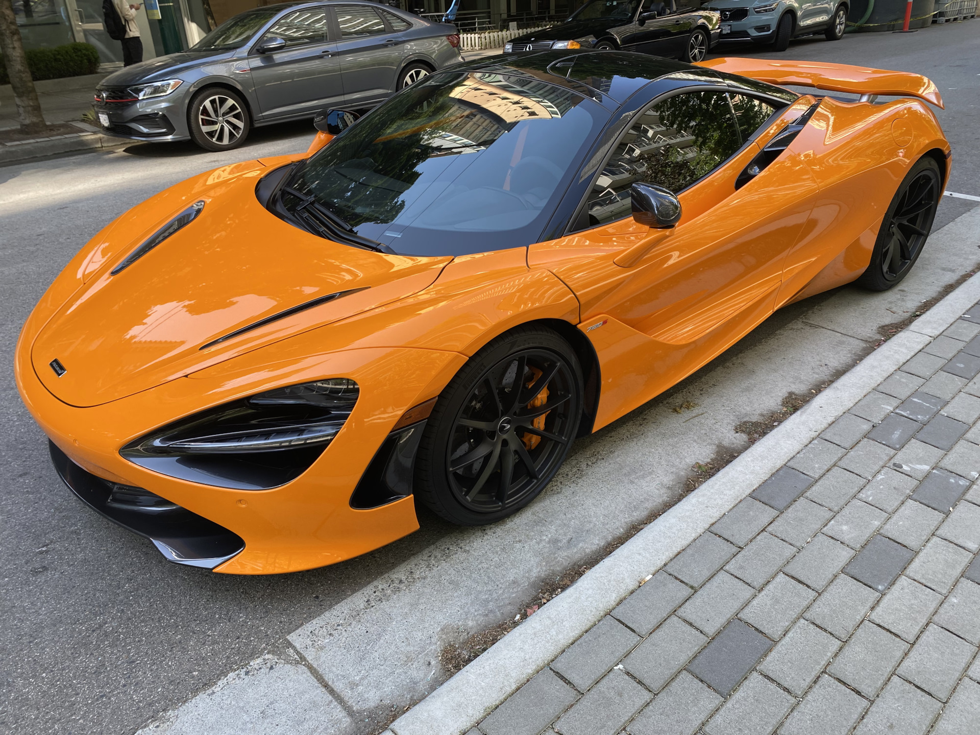 Макларен 720s со спойлером