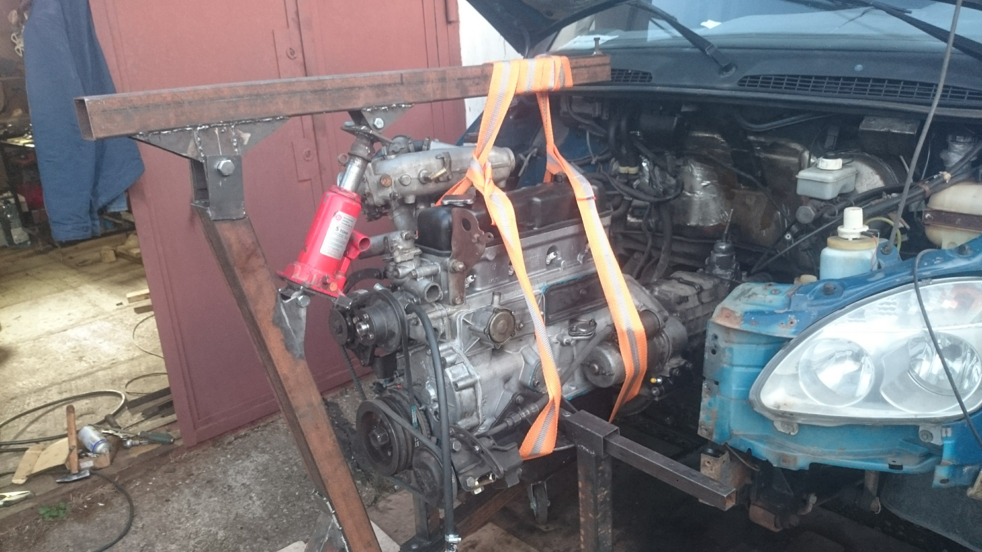 Газель бизнес метан. 9 газель. Установка двигателя 4216 на газель. Установка двигателя 4216 на газель. Газель змз 405 евро 3.