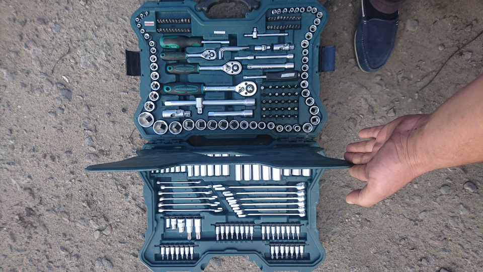 215 предметов — Alpina B10 (E39)