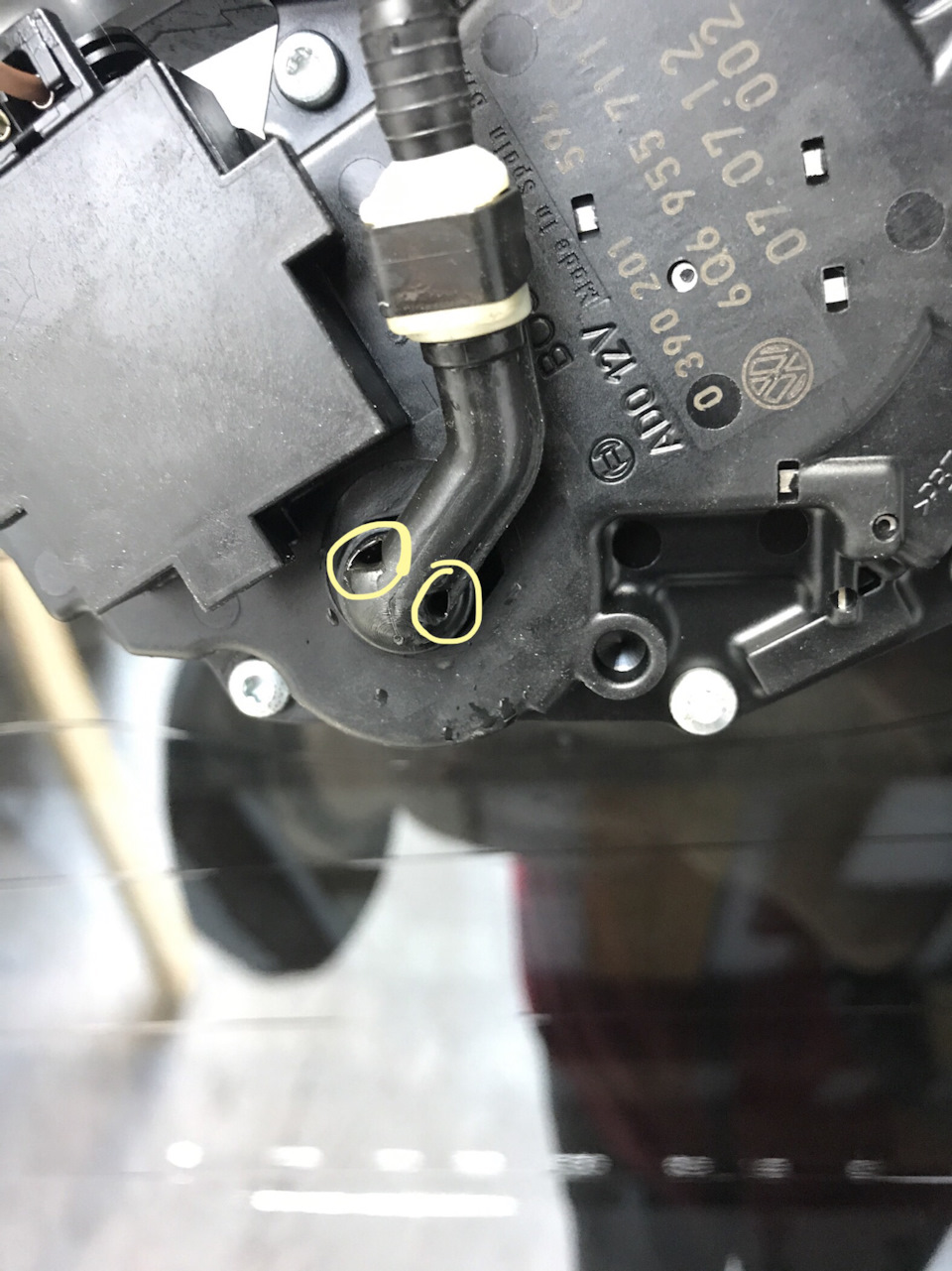 Течет омыватель. — Volkswagen Polo Mk4F, 1,4 л., 2007 года | своими ...