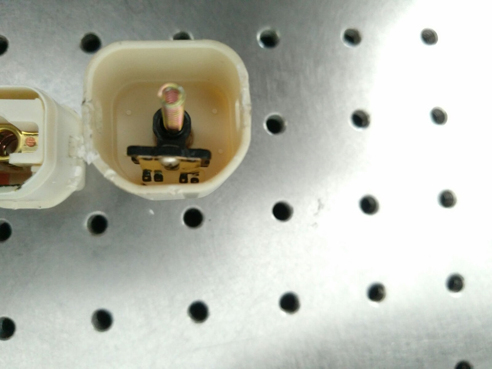 Нужна помощь. Горит только центральный стоп-сигнал. Ошибки ABS, VSC ...