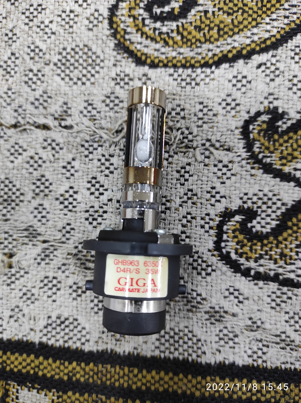 24 Такие лампы остались внутри, ОНИ ГОРЯТ!, но слегка помаргивают еле заметно и по виду уже выгорели, свет от них 1000 люмен примерно, слабенький, как ДХО в самый раз, ночью тяжело перемещаться, особенно очкарику. — Toyota Prius (20)