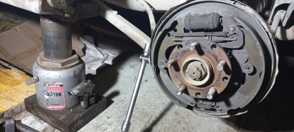 Обломило шпильки на колесе. Замена — Subaru Forester (SF), 2 л, 1998 ...