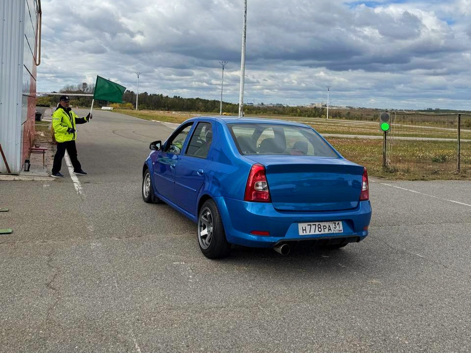 Фото в бортжурнале Renault Logan (1G)