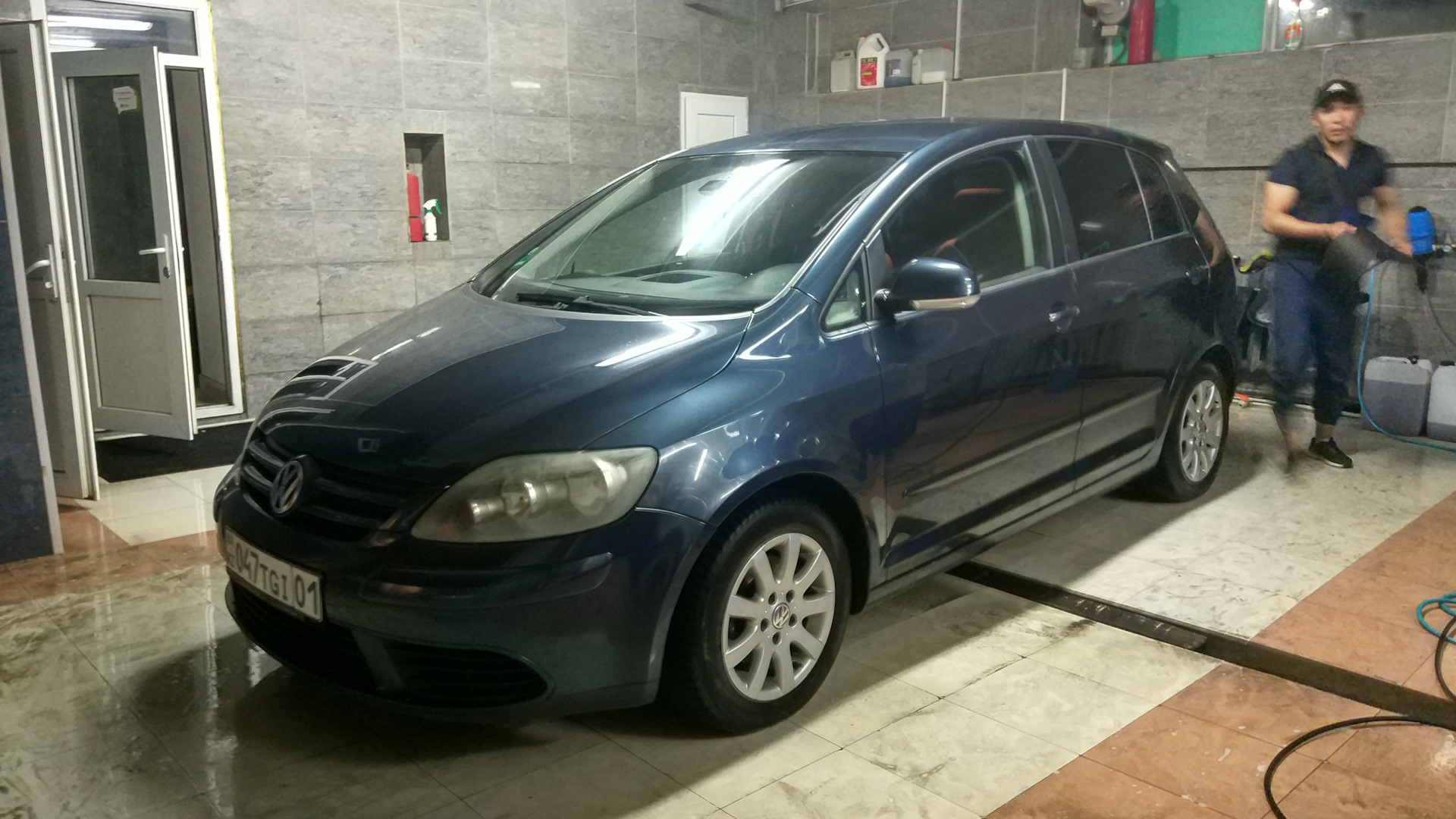 Volkswagen Golf Plus 1.6 бензиновый 2005 | Темно синий металлик на DRIVE2