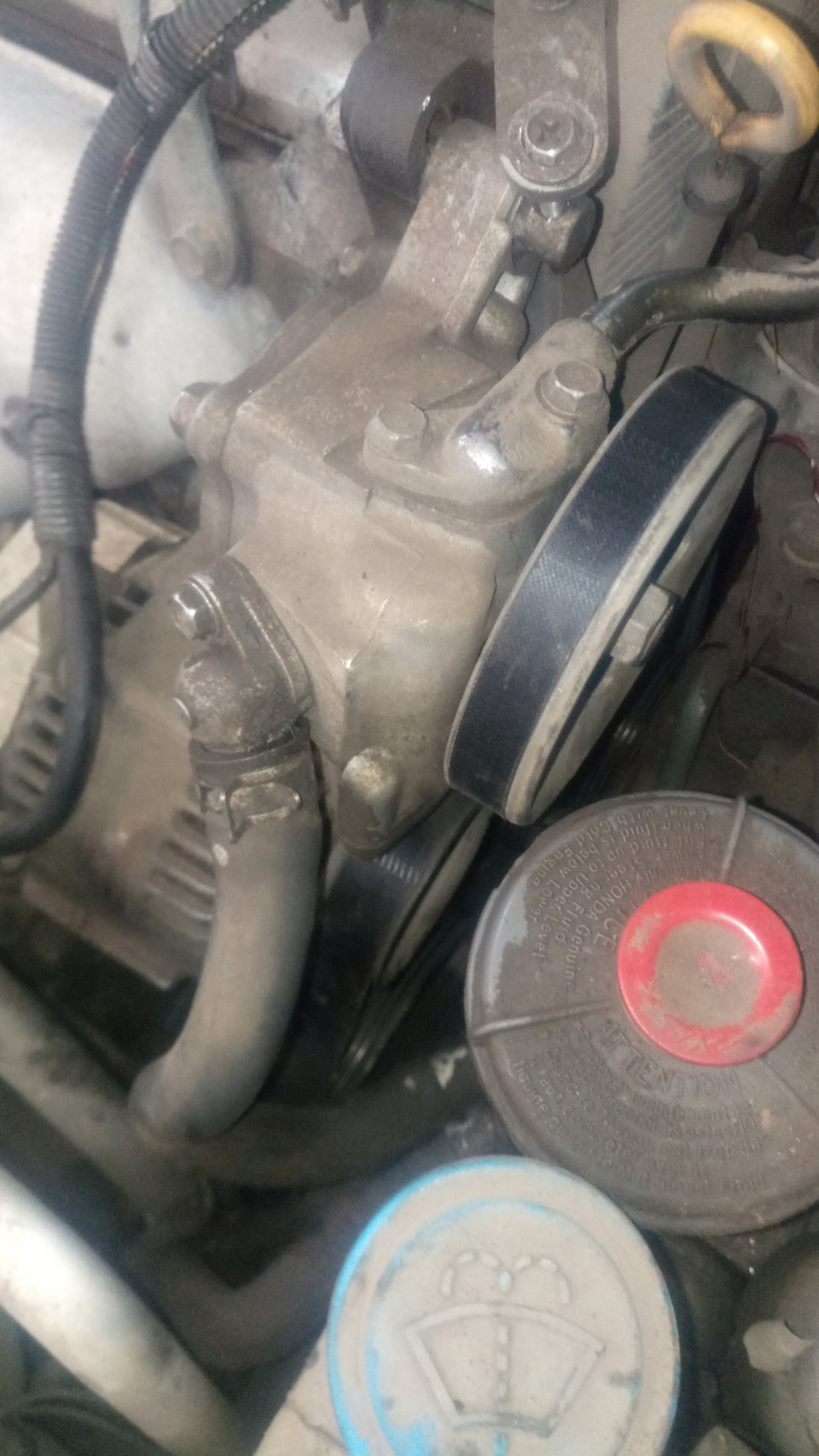 Наблюдение ремень генератора, стрелка спидометра и тахометра, дёрганье ...