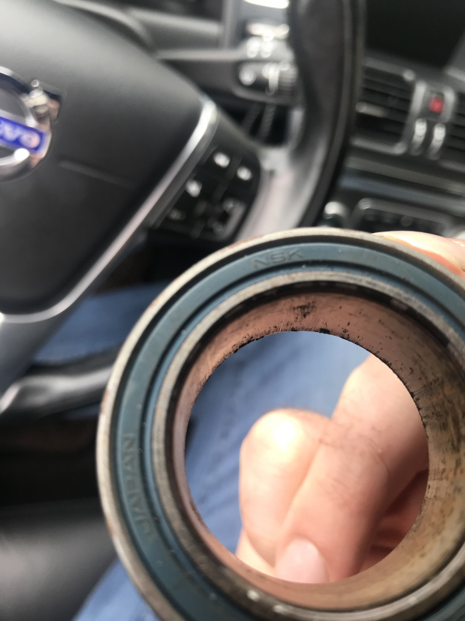 ТО и замена подшипника на компрессоре кондея — Volvo XC60 (1G), 2,4 л ...