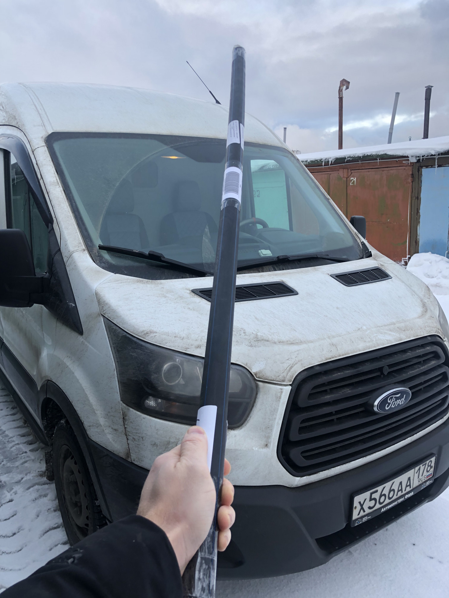 Дефлекторы лобового стекла или даёшь чистые боковые стекла! — Ford Transit  (8G), 2,2 л, 2017 года | другое | DRIVE2