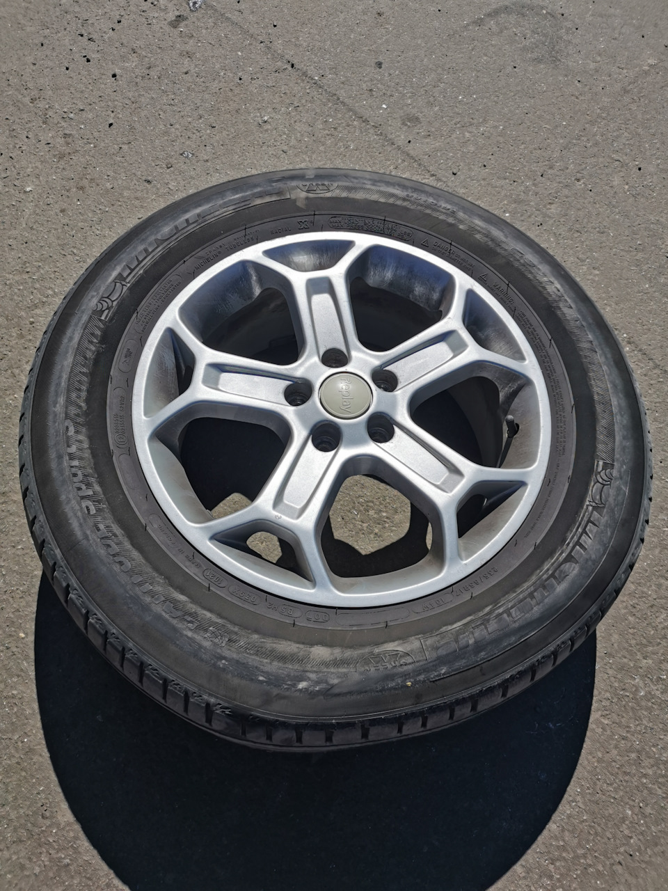 Переобувка шин с Michelin Latitude Sport 3 235/65 R17 104W на Ikon  Autograph Aqua 3 SUV 235/65 R17 108H XL — Volvo XC60 (1G), 2,4 л, 2015 года  | шины | DRIVE2