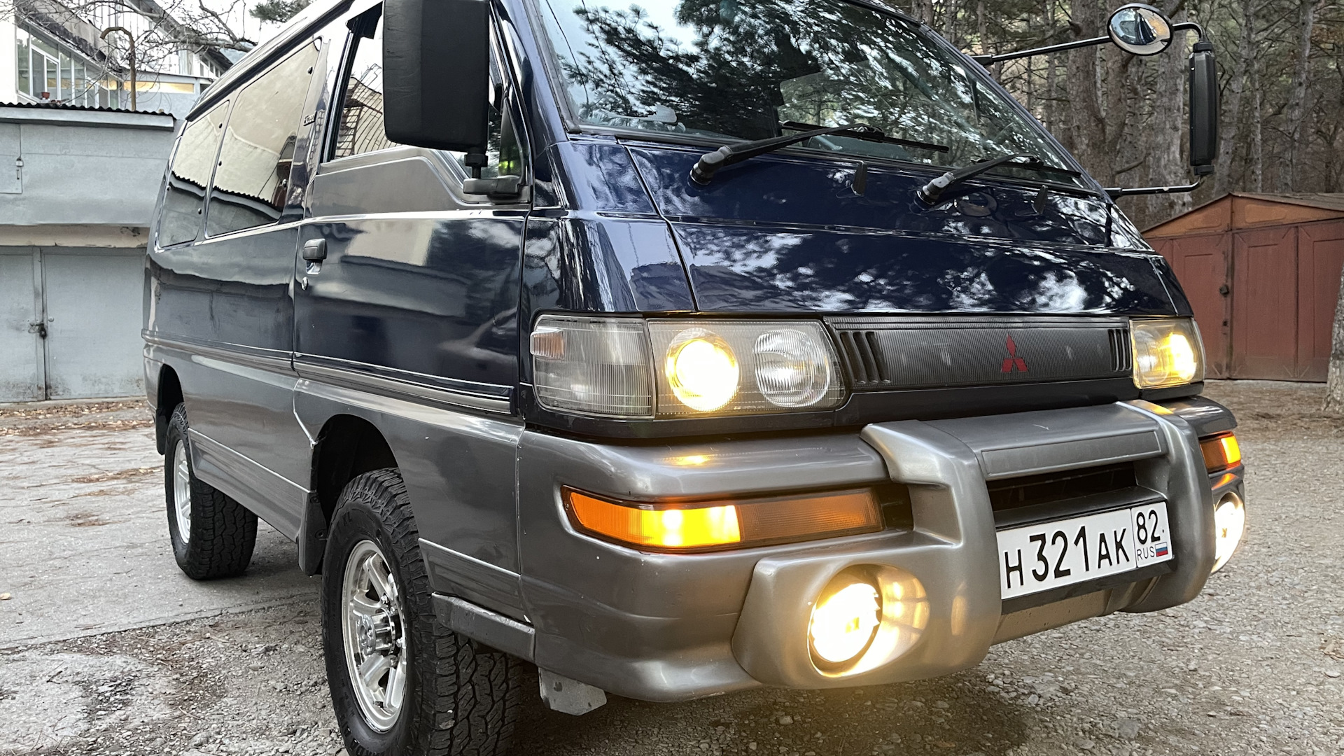 Делика 2.5. Mitsubishi Delica 1999. Mitsubishi Delica p35w. Персик Делика (2 года).