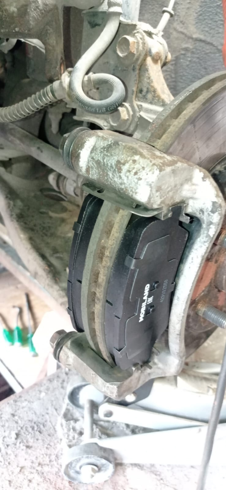 Передние тормозные колодки(замена). — KIA Ceed (2G), 1,6 л., 2012 года ...