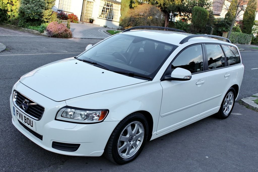 V 50. Вольво в50 белый. Volvo v50 2011. Volvo v50 белая. Volvo v50 1.