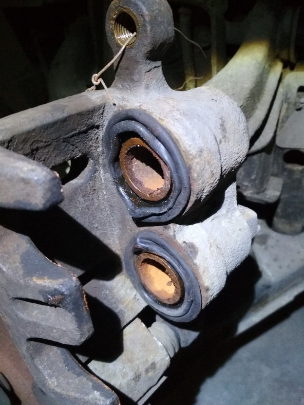 От смазки для тормозов Ликви Моли пухнут резинки (?) — Mitsubishi ...