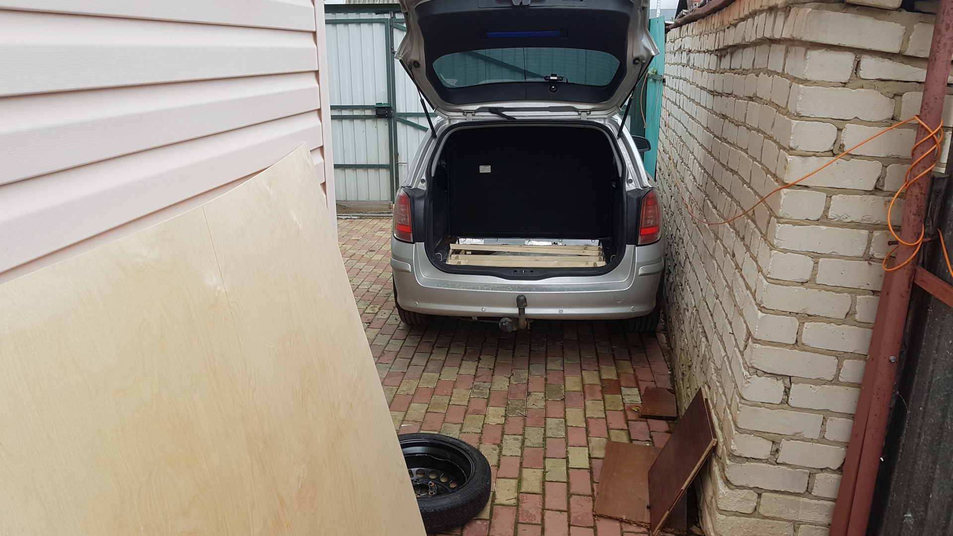 Жесткий пол в багажник (органайзер?) — Opel Astra H, 1,3 л, 2009 года ...