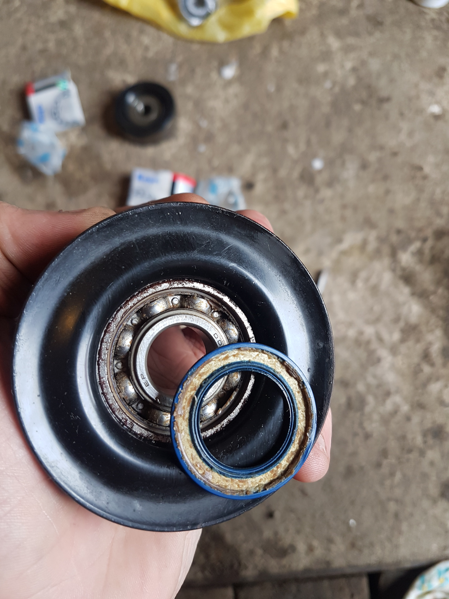 6 bk. Обводной ролик мазда 6 gg 2. Подшипник генератора мазда 6 gh. Подшипники роликов приводного ремня pathfinder r51. 3.