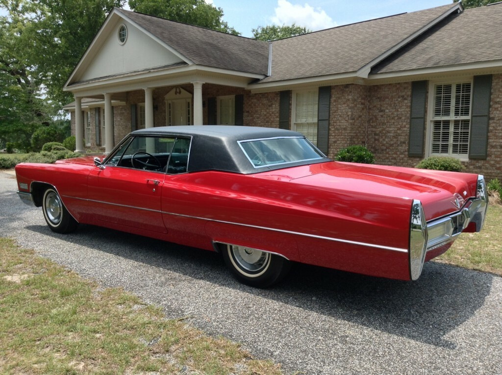 Машина Элвиса Cadillac Deville