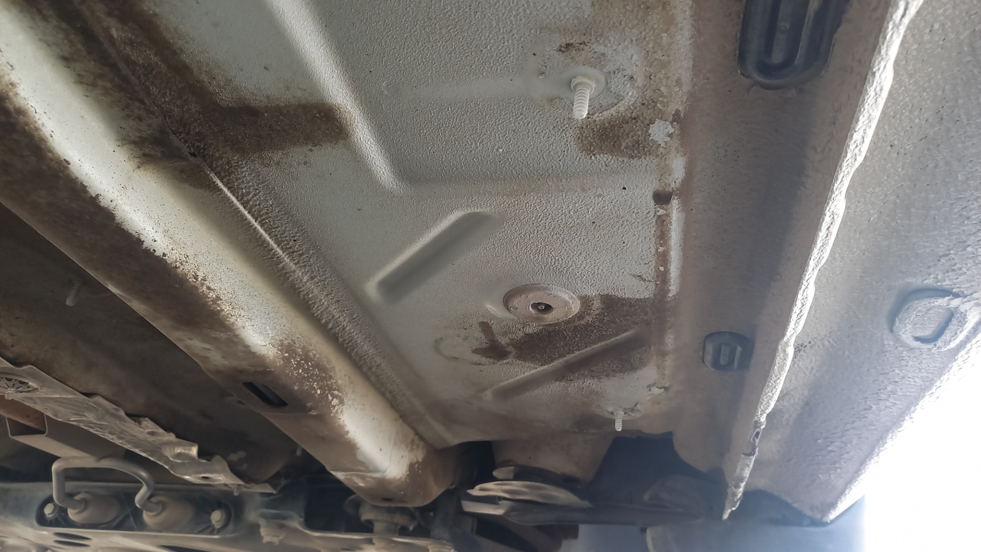 Антикор днища под пластиковой защитой — Volkswagen Jetta VI, 1,6 л ...