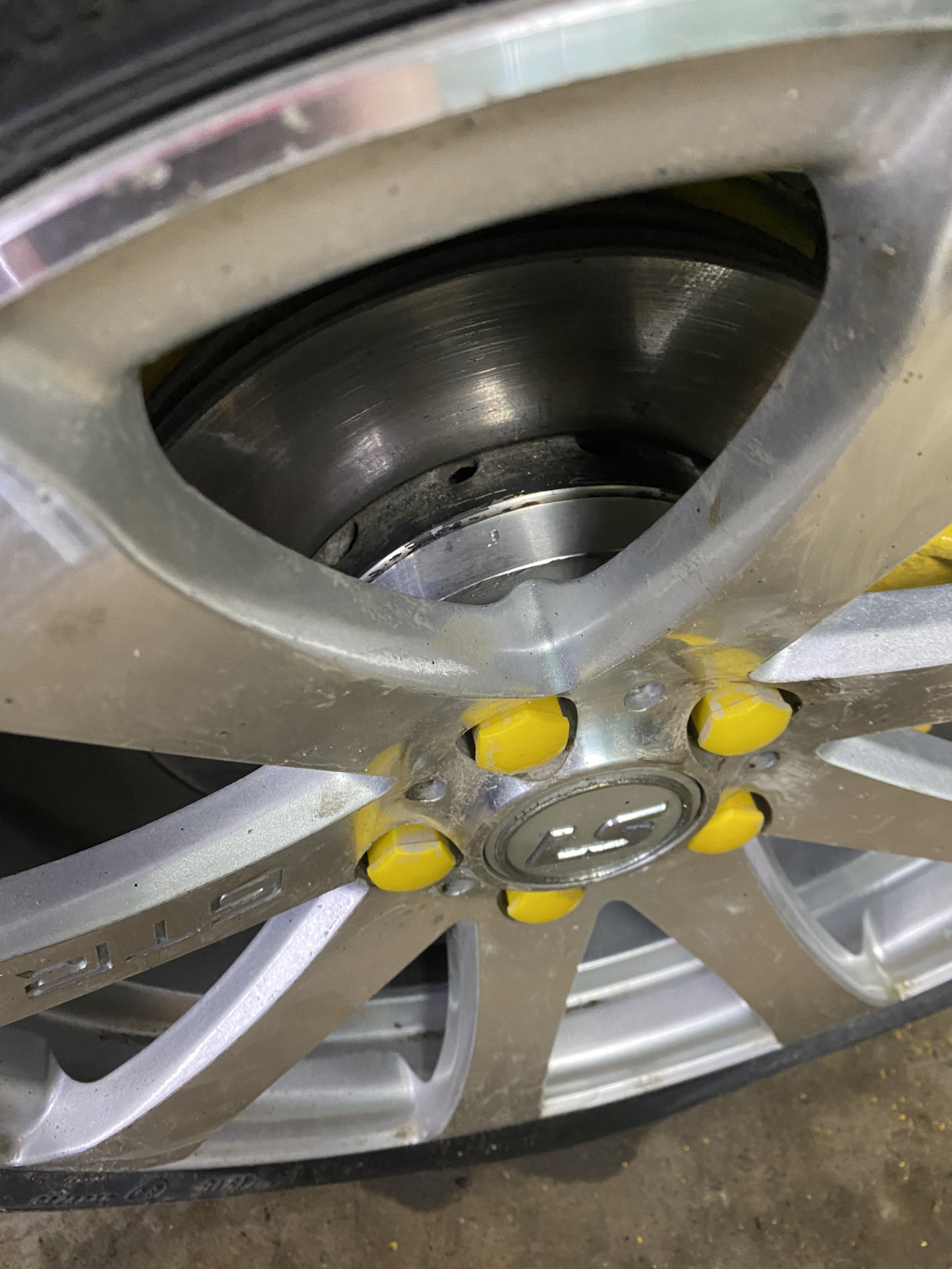 Установка проставок на колеса 5x100/112 — Volkswagen Polo Sedan, 1,6 л ...