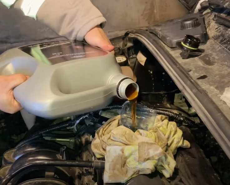 Масло в двигатель Форд Фокус 3, моторное масло в АВТОМАГ тел. 8()