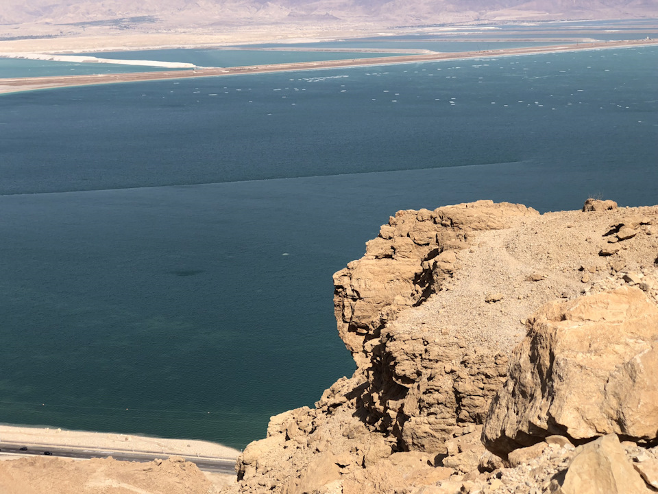 в этой скале вот, ну я вижу льва и рядом телёнка))) а Вы))) — Suzuki Jimny (1G)