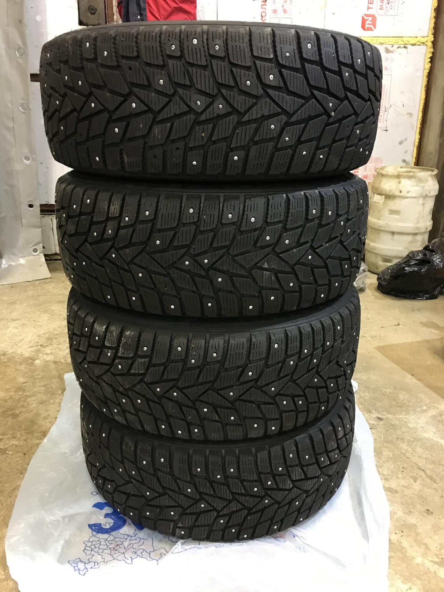 Dunlop sp winter 02. Dunlop SP Winter Ice 02. Dunlop SP Winter Ice 02 195/65 r15. Данлоп r15 185/65 зима. Шины Данлоп зимние шипованные 195х60х15.