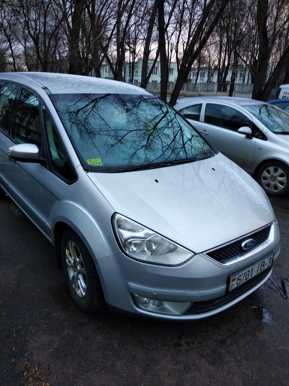 Улетел молдинг лобового стекла — Ford Galaxy (Mk III), 1,8 л, 2009 года |  поломка | DRIVE2