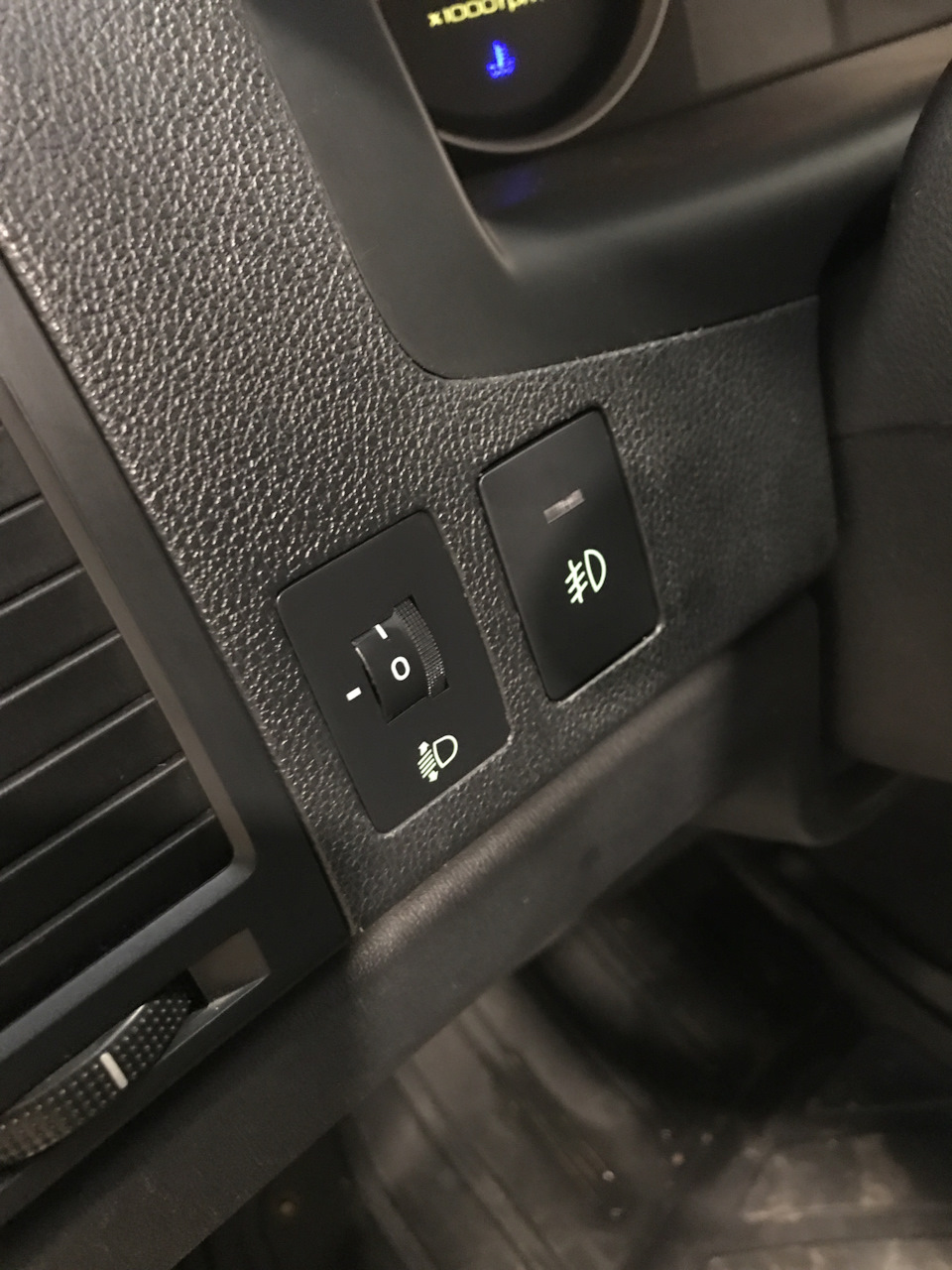 Где находится кнопка омывателя фар Дооснащение кнопкой корректора фар - Hyundai Getz, 1,4 л, 2006 года просто так D