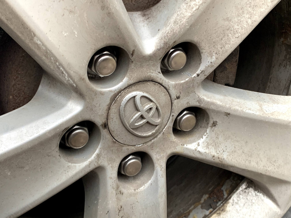 ТО и замена гаек на задних колесах — Toyota Sienna (2G), 3,5 л, 2008 ...