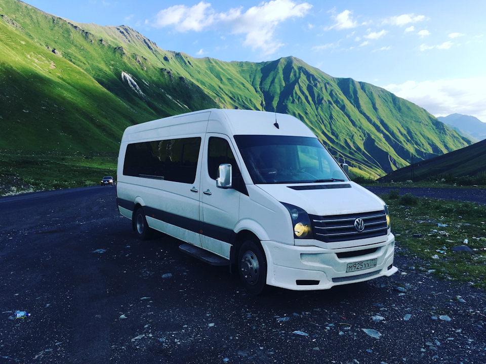 Volkswagen Crafter жёлтый пассажирский