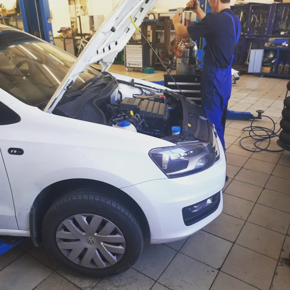 Замена Охлаждайки и Тормозилки — Volkswagen Polo Sedan, 1,6 л, 2017 ...