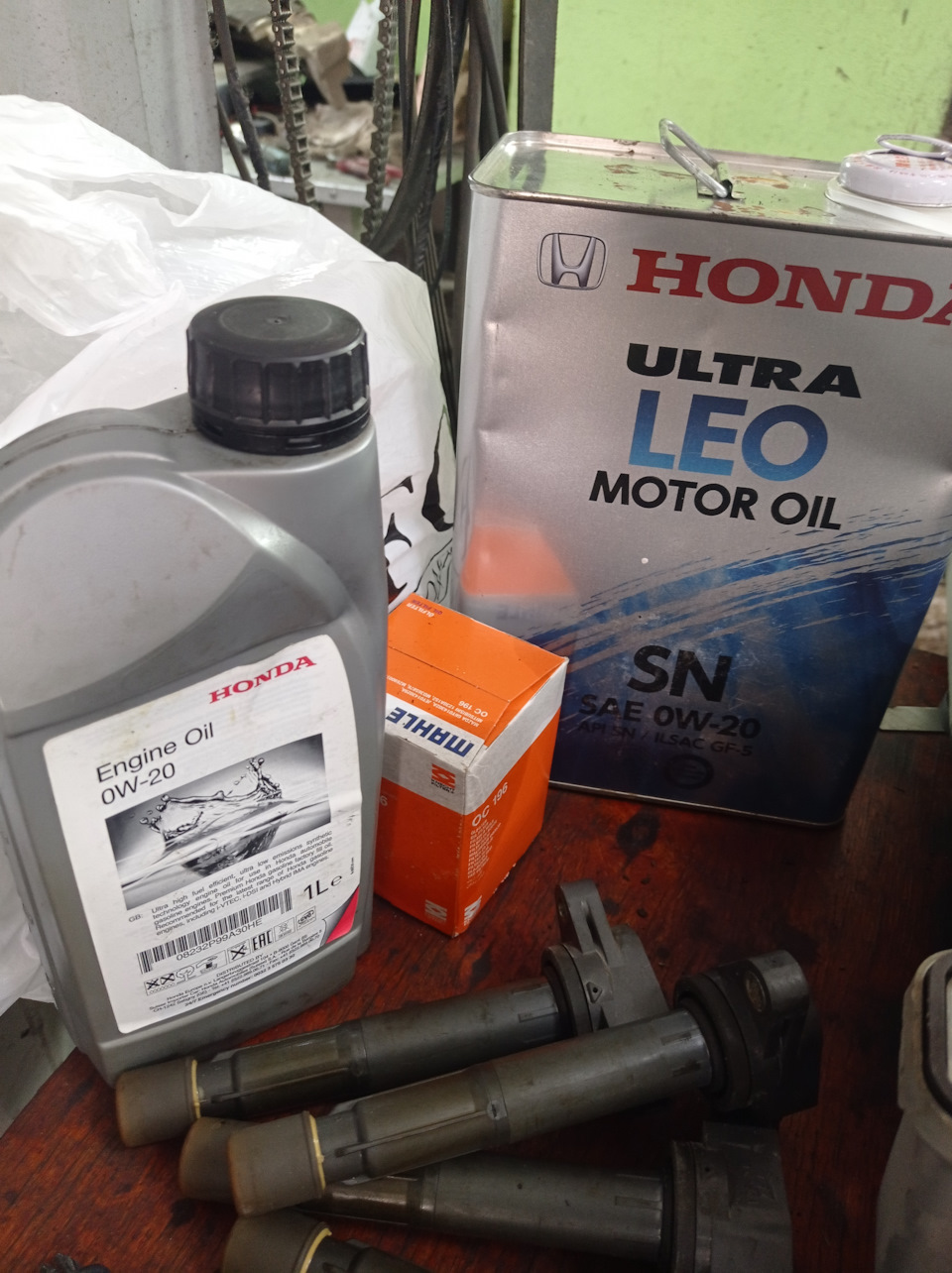 5. В этот раз залил ориг масло, т.к. идемитцу в жестянке не нашел… — Honda Accord (8G)