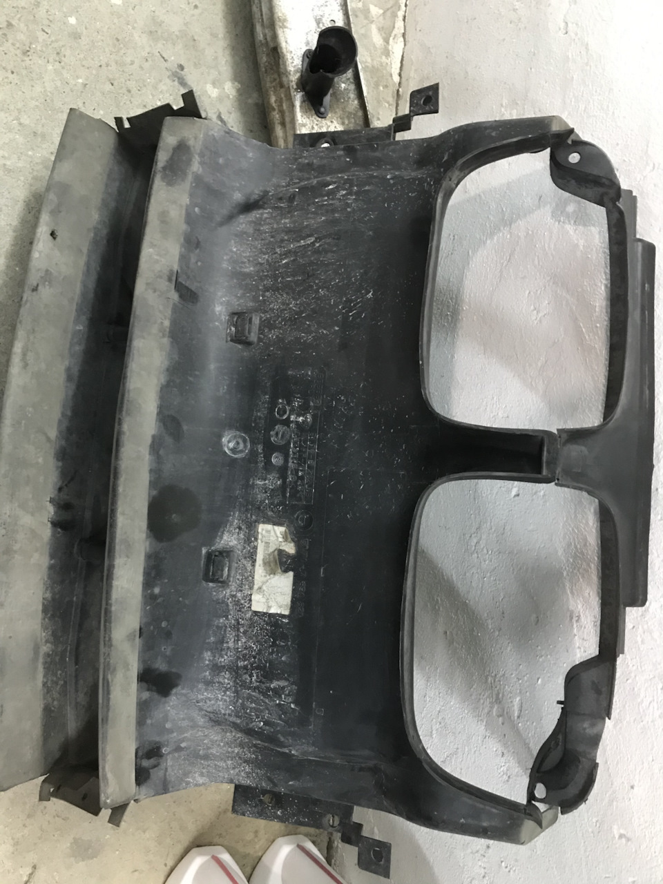 Воздуховод BMW 51718202831 — BMW 3 series (E46). Запчасти на фото: 51718202831