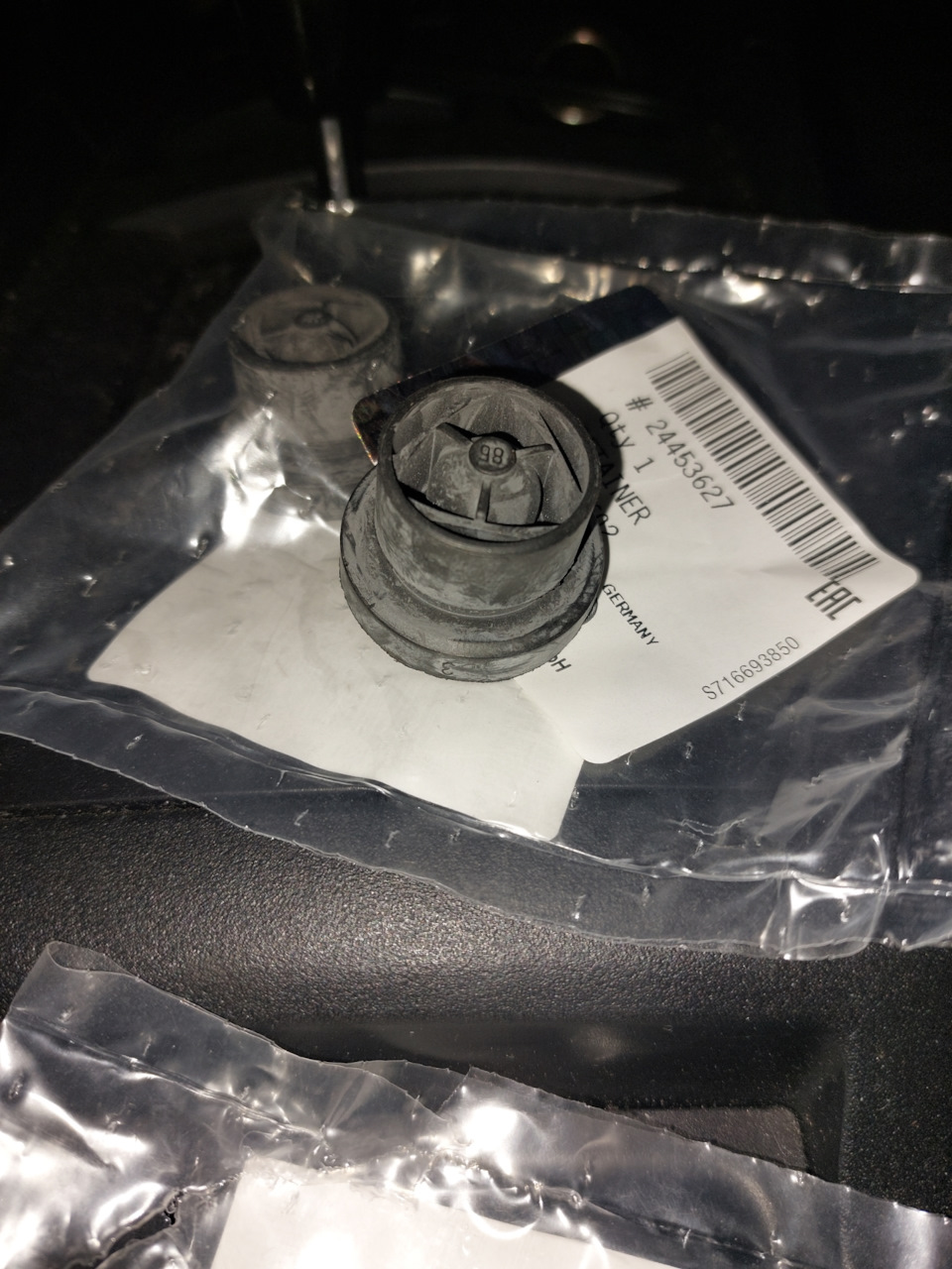 24453627 Фиксатор крышки GM | Запчасти на DRIVE2