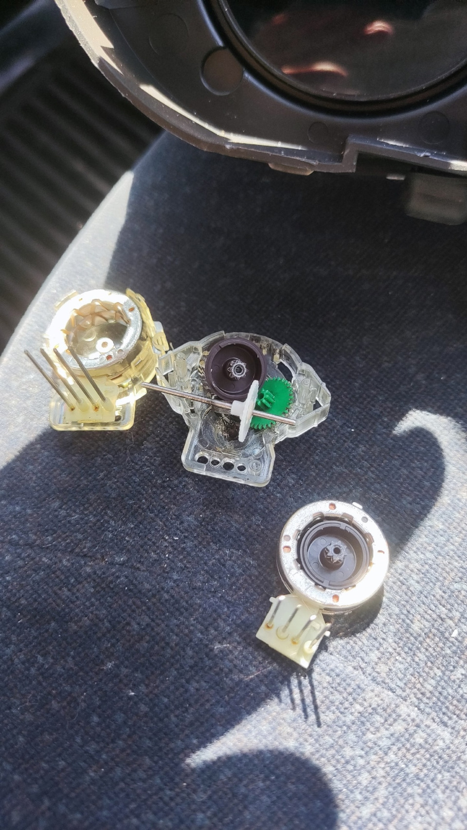 Ремонт приборной панели пежо, замена моторчиков — Peugeot 206, 1,4 л ...