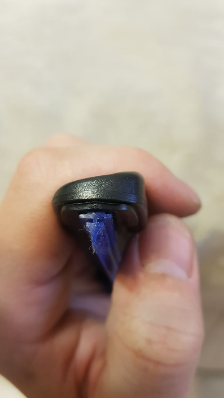 Замена резинки на бескаркасной щетке стеклоочистителя (дворнике ...