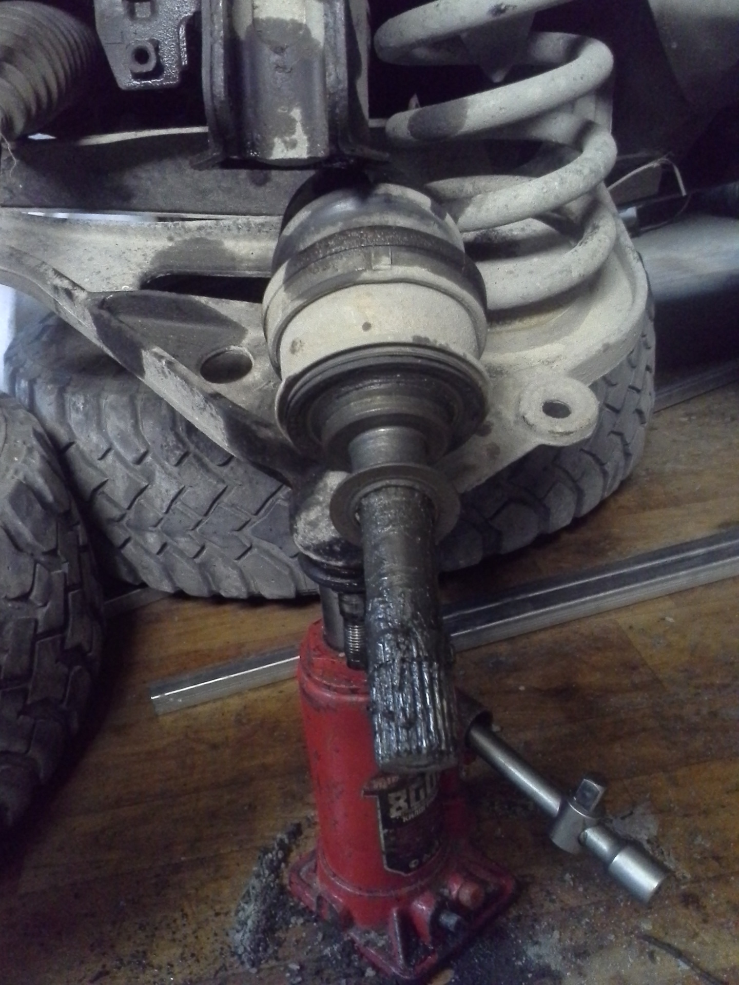 Замена игольчатых подшипников в поворотных кулаках — Chevrolet Tracker ...