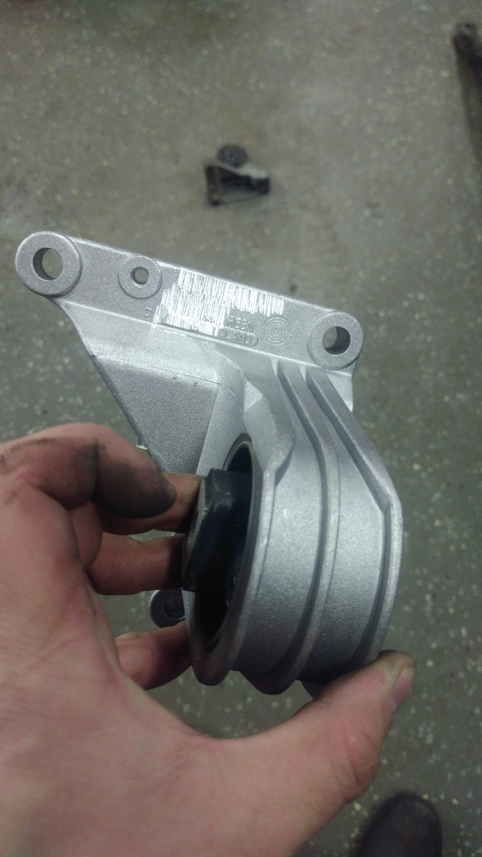 Поменял верхнюю подушку и мысли о мокрости в ногах водителя — Volvo ...