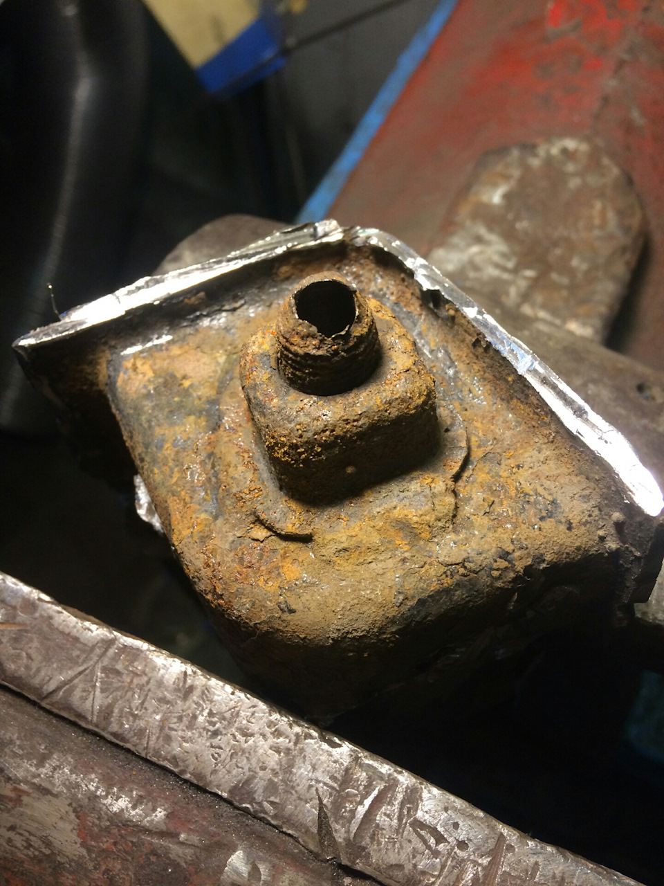 Где находится реле поворотников на мазда премаси - 82 фото