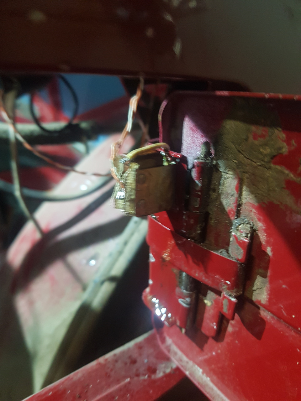 Установка концевика на лючок бензобака — Lada 21073, 1,6 л, 1997 года ...