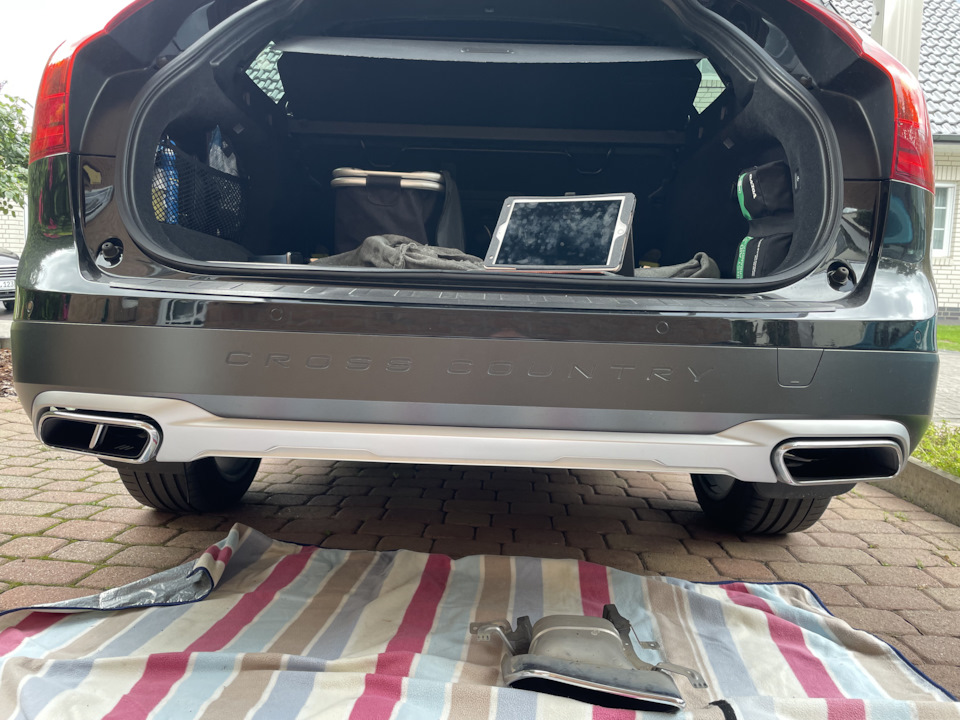 Насадки на выхлопные трубы — Volvo V90 Cross Country, 2 л, 2020 года ...