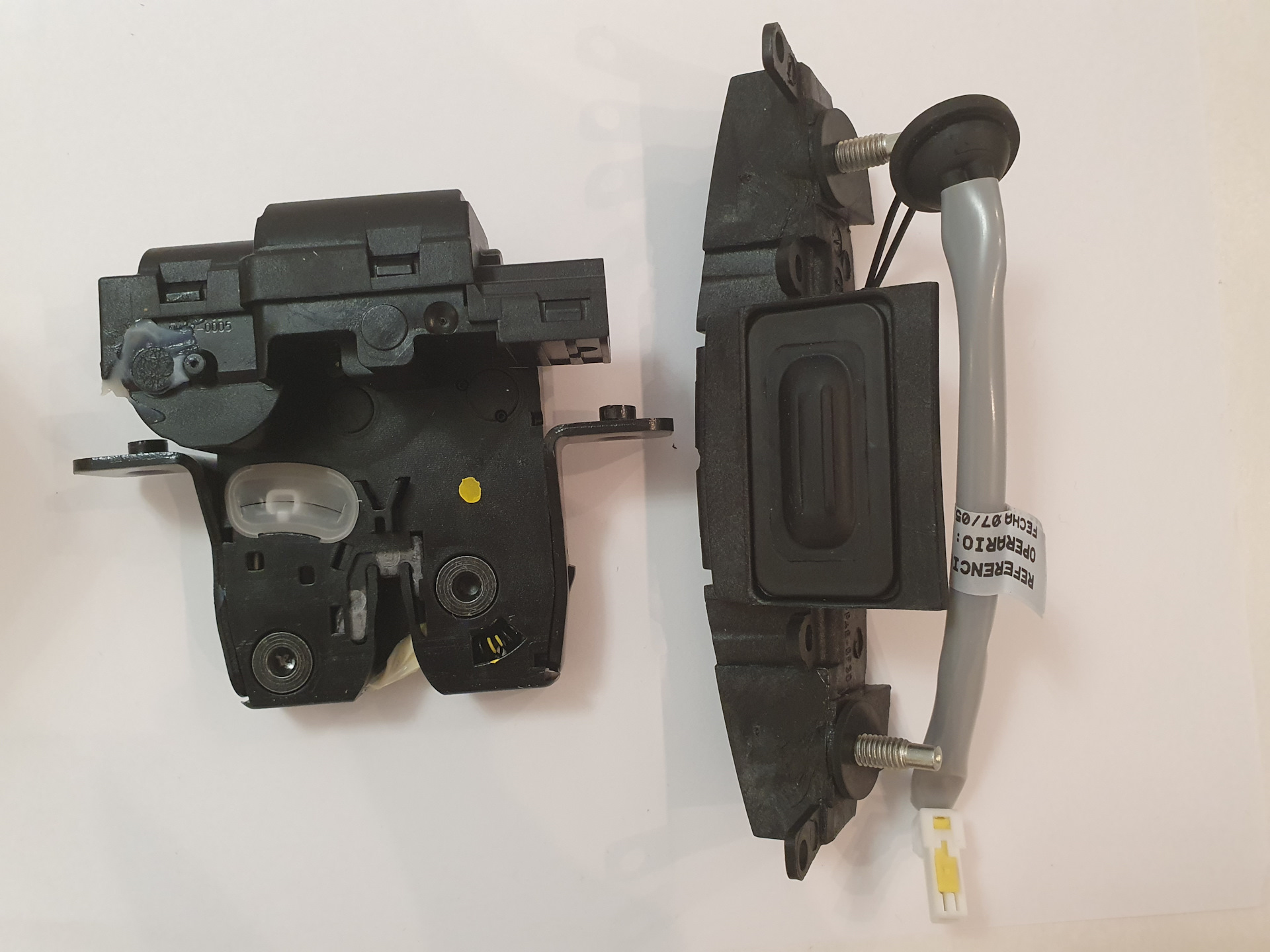 Замок багажника и кнопка багажника — Nissan Micra (K12), 1,4 л, 2007 ...